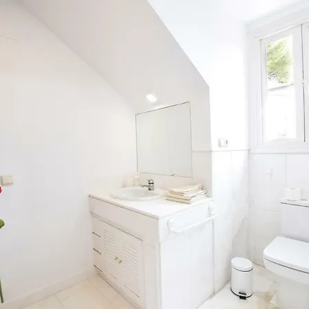 לינה וארוחת בוקר Antumalal (adults Only) מאלגה
